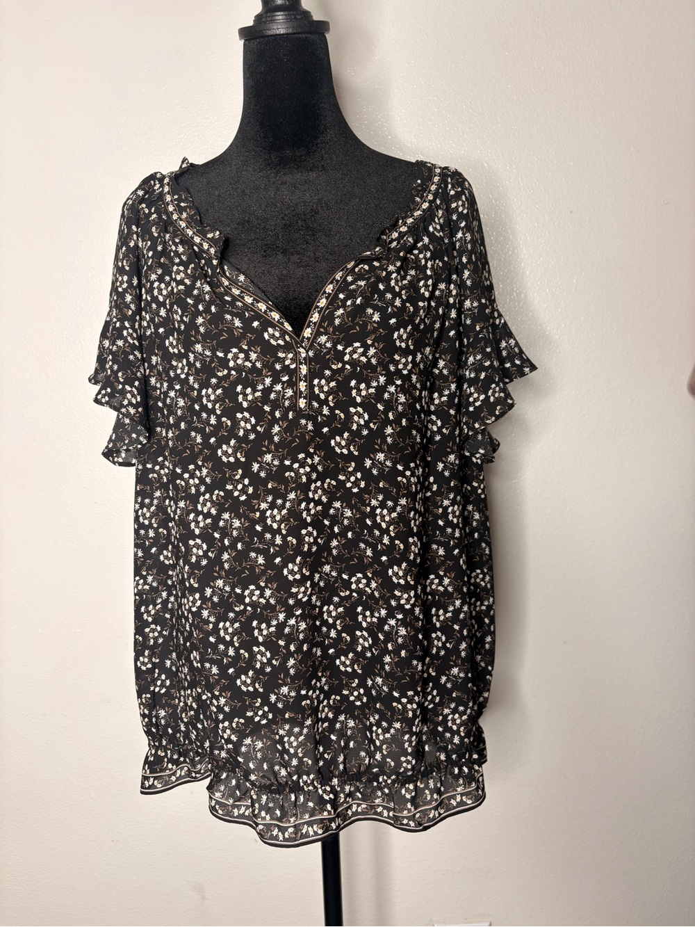 Max Studio Black Floral Ruffle Sleeve Blouse black/brown/white
